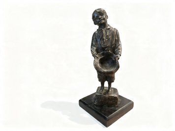 Антикварна бронзова статуетка &laquo;Гаврош (хлопчик із шапкою)&raquo;, жанрова пластика, Європа, кінець XIX &ndash; початок XX століття gavrosh0121 фото